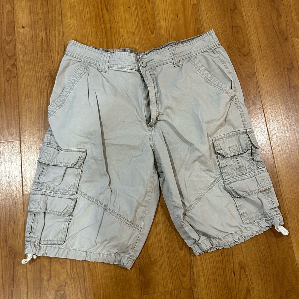Cargo Supplies Versatile Cargo Shorts in Khaki Gray